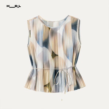 Artistic Print Pleated Sleeveless Blouse