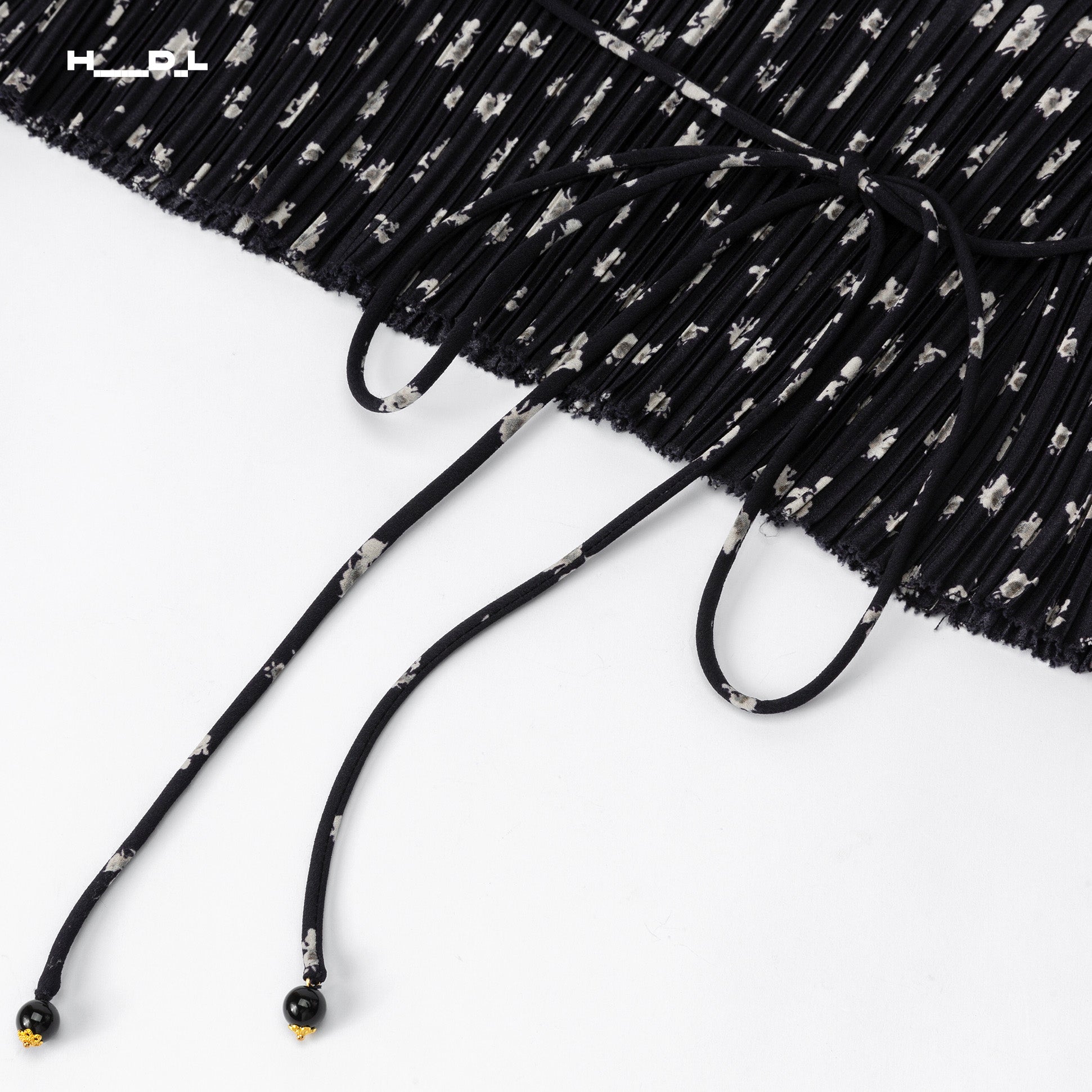 Small Floral Print Pleated Sleeveless Blouse